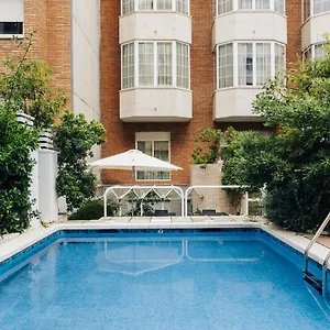 4* מלון Gran Derby Suites, A Small Luxury Of The World